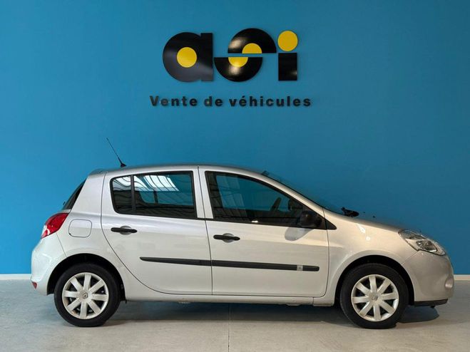 Renault Clio III 1.2i Gris de 2009
