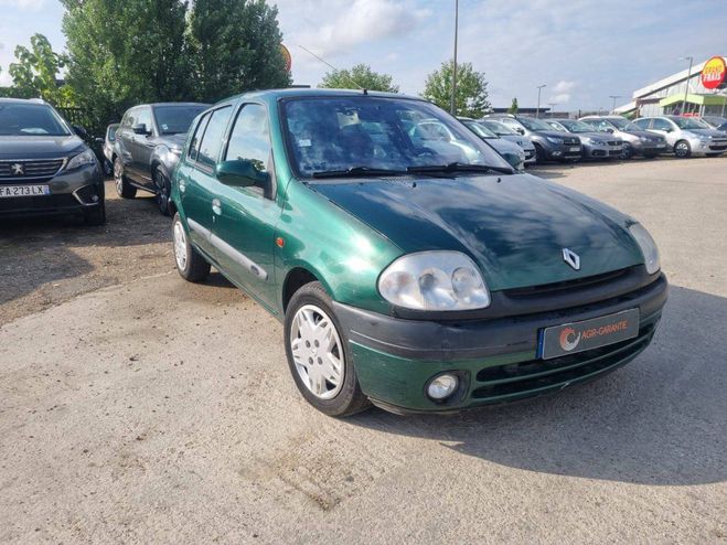 Cliquer pour voir la photo suivante Renault Clio II (B/C65) 1.4 16v 98ch Expression BVA 5 VERT F de 2001