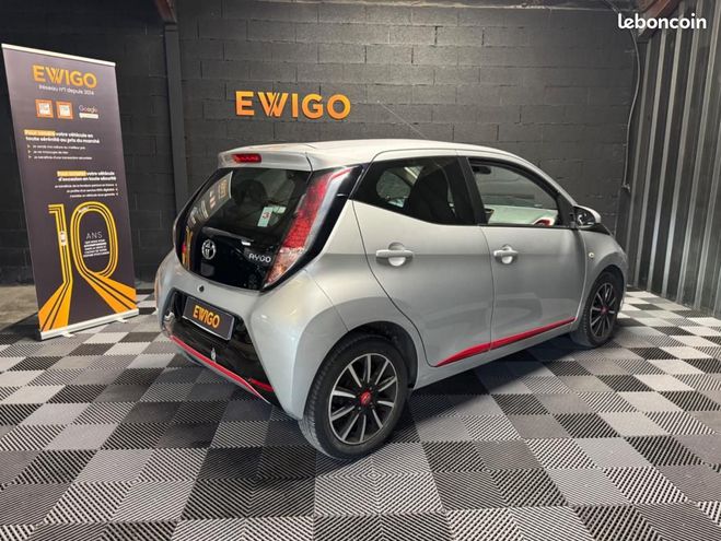 Toyota Aygo 1.0 VVTI 70 X-PLAY Gris de 2016