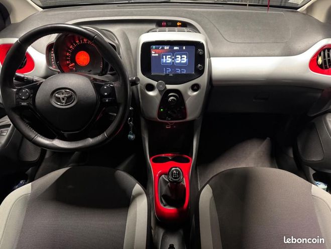Toyota Aygo 1.0 VVTI 70 X-PLAY Gris de 2016
