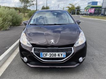  Voir détails -Peugeot 208 1.4 HDI FAP ALLURE 5P à Voreppe (38)