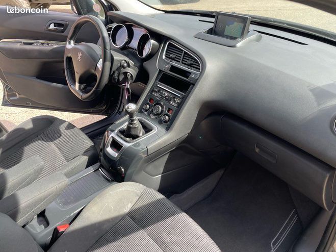 Peugeot 5008 1.6 e-HDi 120CV Phase 2 STYLE 7 PLACES A Gris de 2015