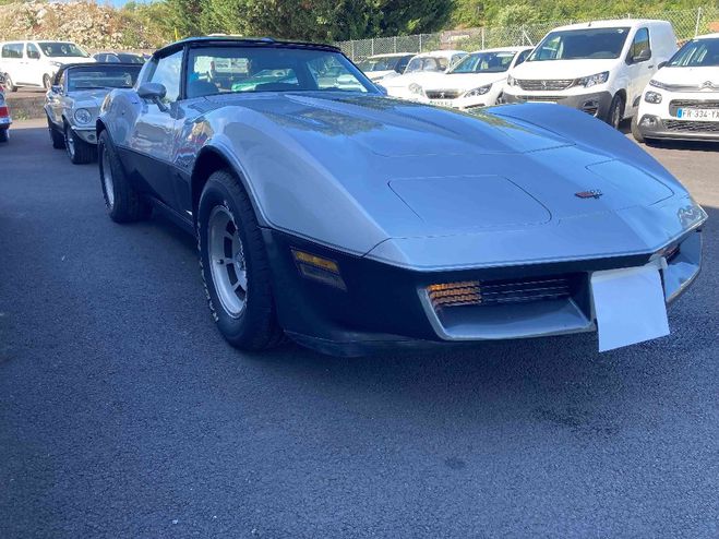Chevrolet Corvette C3 DE 1982 GRIS Clair/Bandes Gris Fonc de 1982
