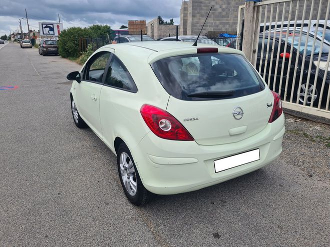 Opel Corsa 1.2 85 CRIT 1 3990E Beige de 2013