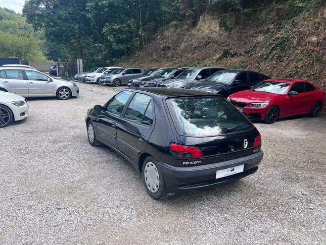 Peugeot 306 1.8 i 103cv BVA Signature 1re Main Noir de 1996