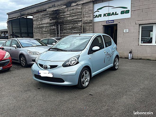 Toyota Aygo 1.0 VVT-I 68CH 5P Bleu de 2008