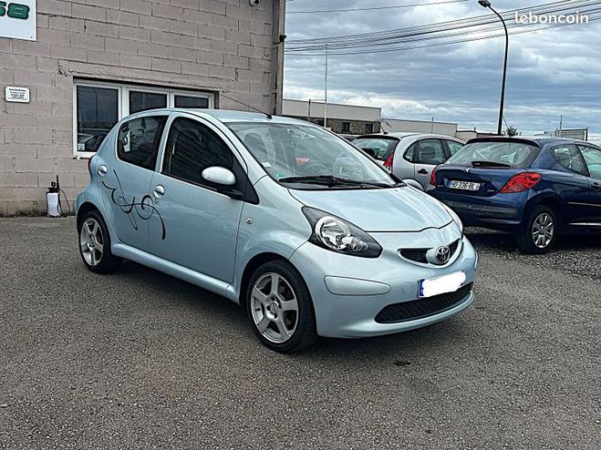 Toyota Aygo 1.0 VVT-I 68CH 5P Bleu de 2008