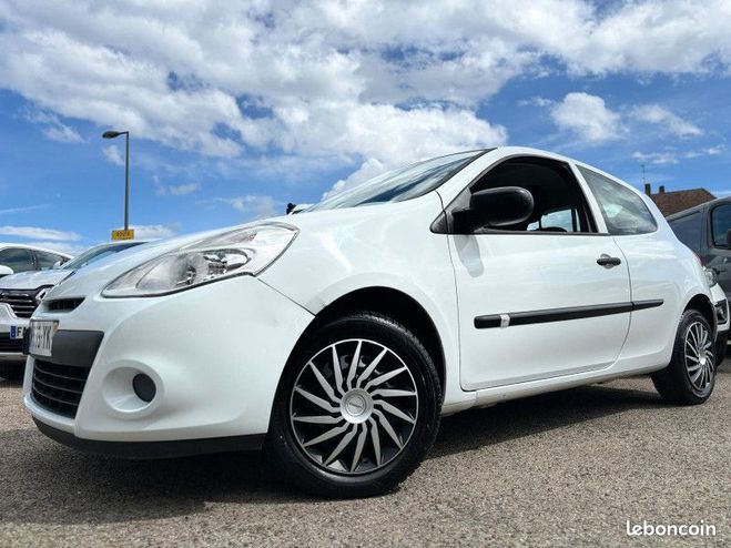Renault Clio III 1.5 DCI 75CH ALIZE ECO 3P Blanc de 2012