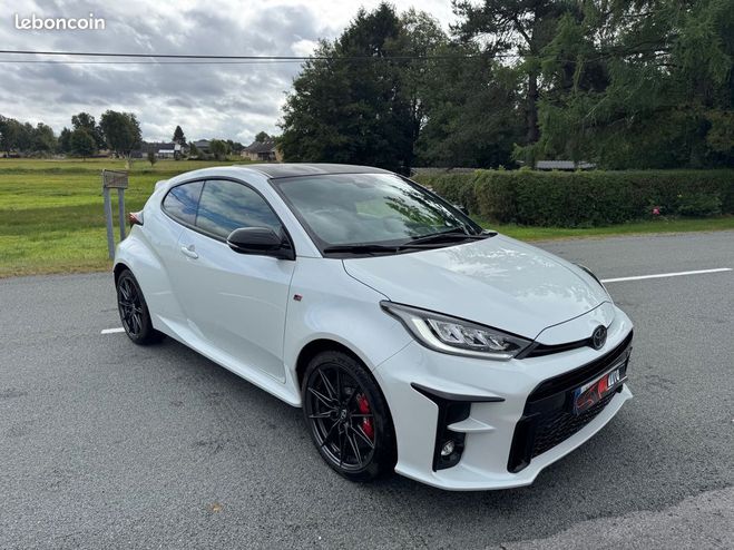 Toyota Yaris gr track 261 3250 malus compris dans le  Blanc de 2023