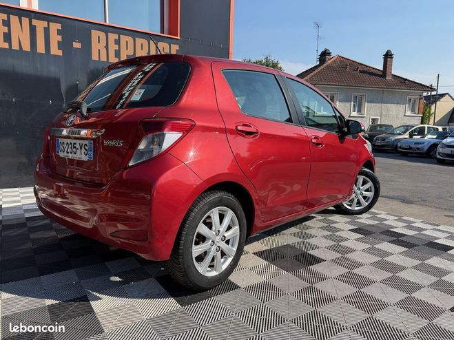 Toyota Yaris 69 VVT-I TENDANCE 5P Rouge de 2013