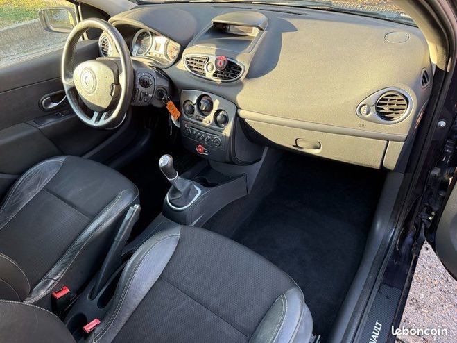 Renault Clio 3 1.5 dCi 90CV 5 Portes Anne 01-2007 19 Violet de 2007