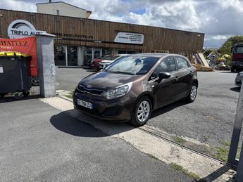  Voir détails -Kia Rio 1.2i - 85 Active Clim à Brive-la-Gaillarde (19)