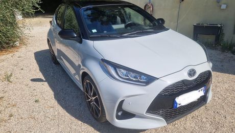Toyota Yaris  Hybride NG 116h GR SPORTPanoTec MY22 Ha 2023 d'occasion a Nice (06)