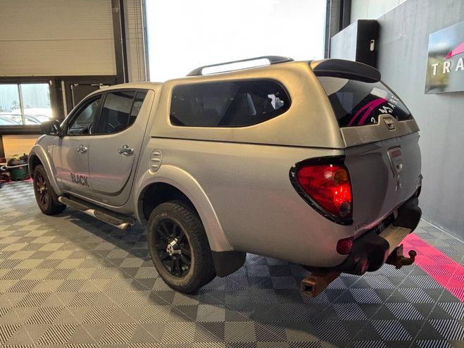 Mitsubishi L 200 DOUBLE CABINE 2.5 TD 178 D INTENSE SPORT Gris de 2013