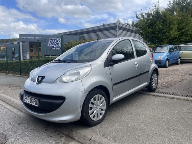 Peugeot 107 TRENDY 1.4 HDI 54CH Gris Laqu de 2008