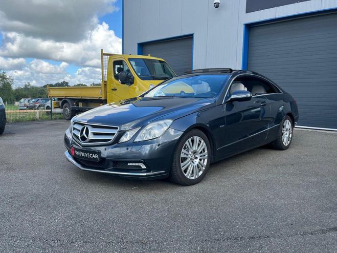Cliquer pour voir la photo suivante Mercedes Classe E Coupé 250 CDI 205CH - BVA - BM 207 Execu GRIS FONCE de 2009