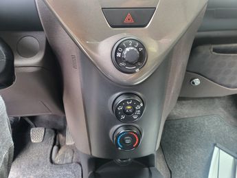  Voir détails -Toyota Iq 68 VVT-I IQ à Nice (06)