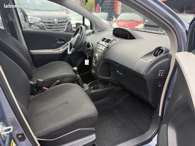 Toyota Yaris 90 D-4D MILLENIUM 5P Gris de 2010