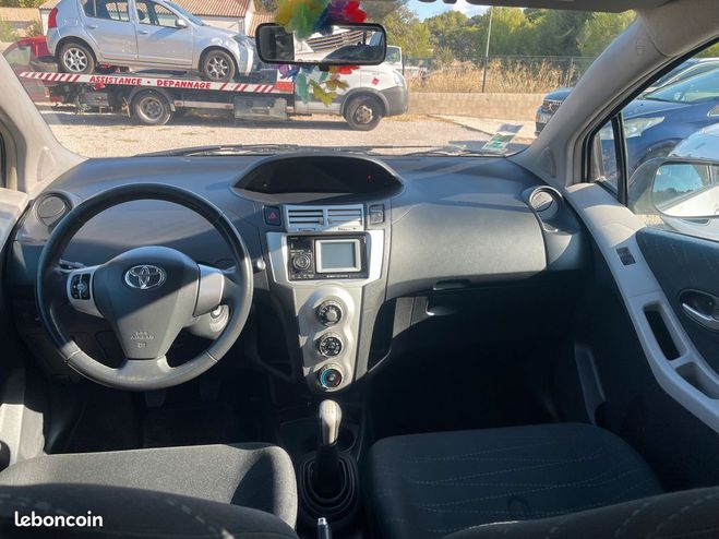 Toyota Yaris vvti navimedia Gris de 2008