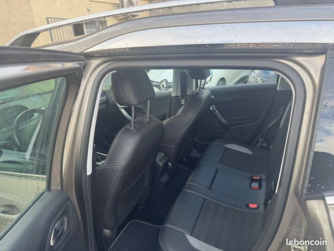 Peugeot 2008 1.6 HDI 92 CH allure Gris de 2013