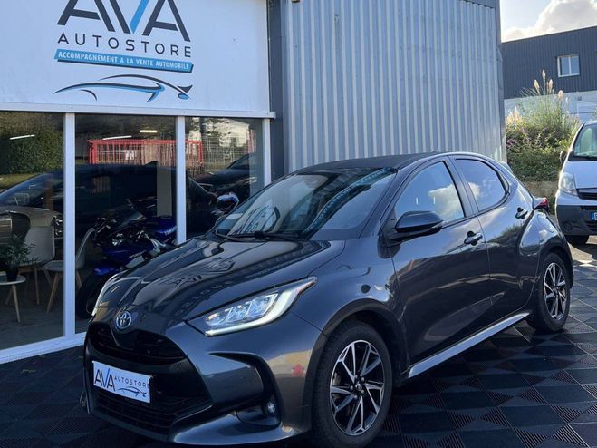 Toyota Yaris IV 116h Design 5p MY21 GRIS F de 2021
