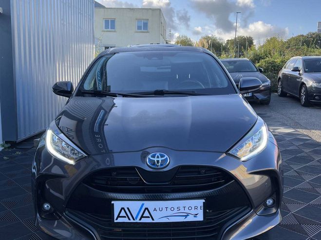 Toyota Yaris IV 116h Design 5p MY21 GRIS F de 2021