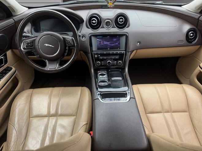Jaguar XJ V6 3.0 - 300 ch Diesel BVA8 Portfolio Em Bleu de 2017