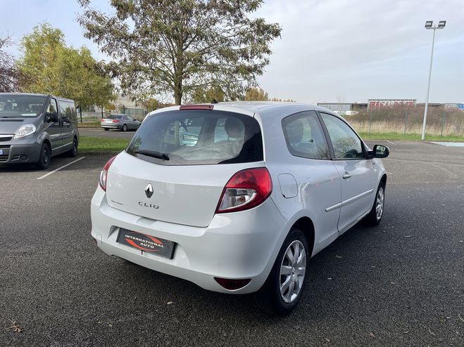 Renault Clio 1.2 16V 75CH AUTHENTIQUE BLANC  de 2012
