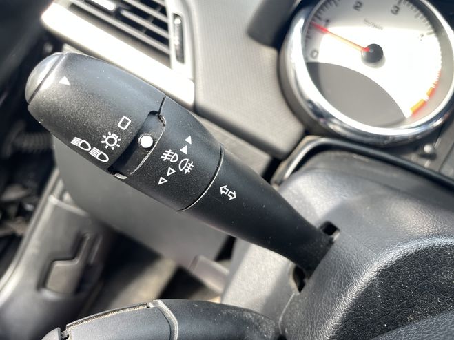 Peugeot 207 1.6 HDI112 FAP SERIE 64 NOIR de 2011