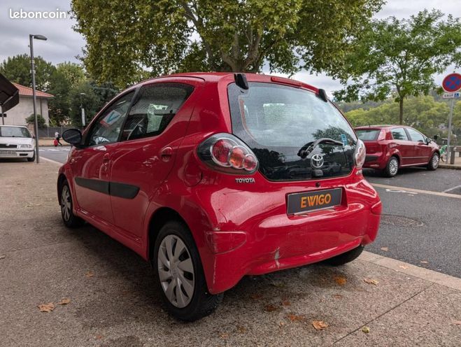 Toyota Aygo 1.0 VVT-i 68 ch ACTIVE 5p FAIBLE KILOMET Rouge de 2013