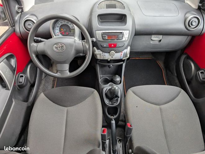 Toyota Aygo 1.0 VVT-i 68 ch ACTIVE 5p FAIBLE KILOMET Rouge de 2013