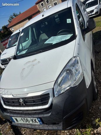  Voir détails -Peugeot Partner XL 1.6 hdi 100cv bote auto clim à Monistrol-sur-Loire (43)
