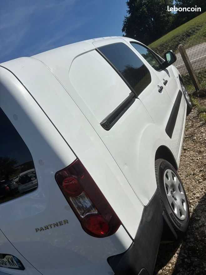 Peugeot Partner XL 1.6 hdi 100cv bote auto clim Blanc de 2018