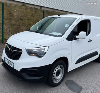  Voir détails -Opel Combo 2020 110000 kil 100cv attelage climatisa à Monistrol-sur-Loire (43)