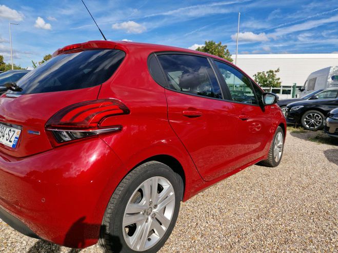 Peugeot 208 1.2 PURETECH 82 STYLE ROUGE de 2017