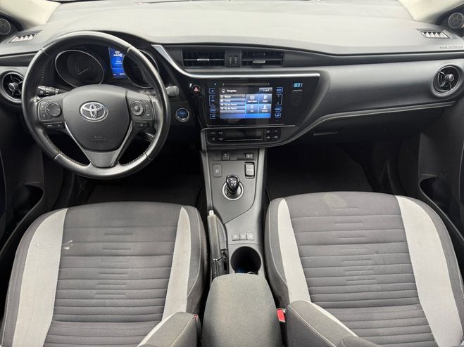 Toyota Auris BUSINESS Hybride 136h Dynamic 1er main e Rouge de 2017