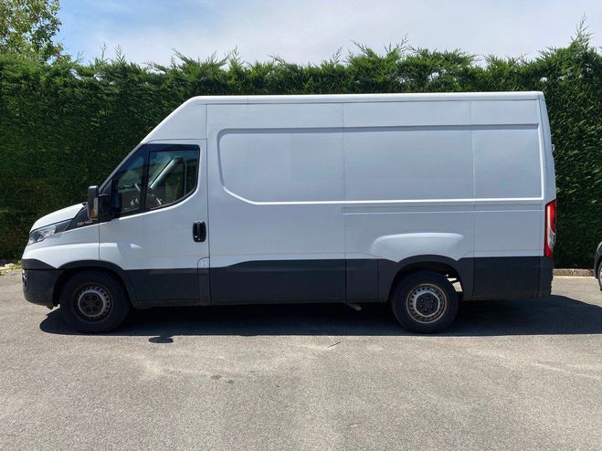 Iveco Daily L2H2 Fourgon 35S14 2.3 D 136 ch Prix HT Blanc de 2019