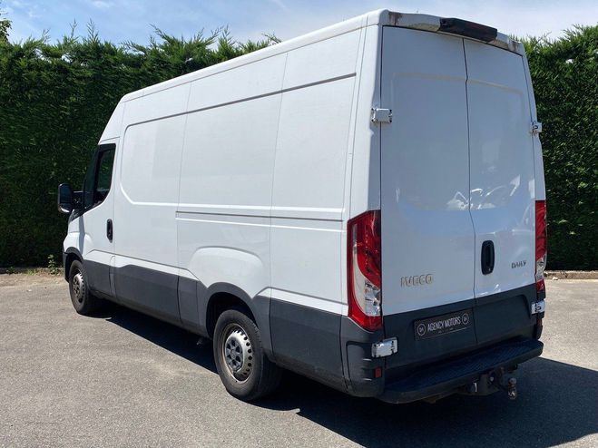 Iveco Daily L2H2 Fourgon 35S14 2.3 D 136 ch Prix HT Blanc de 2019