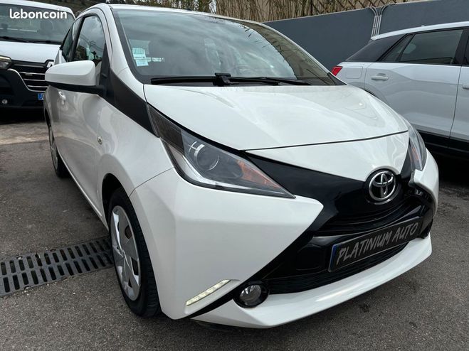 Toyota Aygo II 1.0 VVT-I X-Play 5P Blanc de 2014