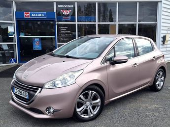  Voir détails -Peugeot 208 1.6 e-HDi FAP Fline 5p à Mortagne-sur-Svre (85)