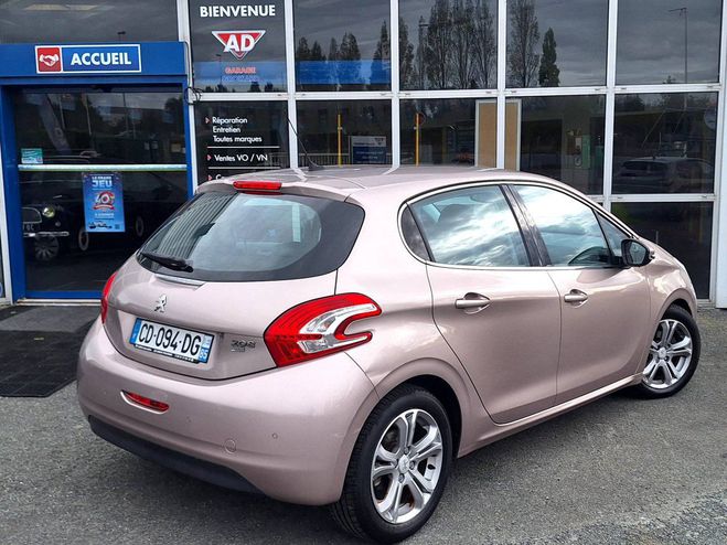 Peugeot 208 1.6 e-HDi FAP Fline 5p ROUGE de 2012
