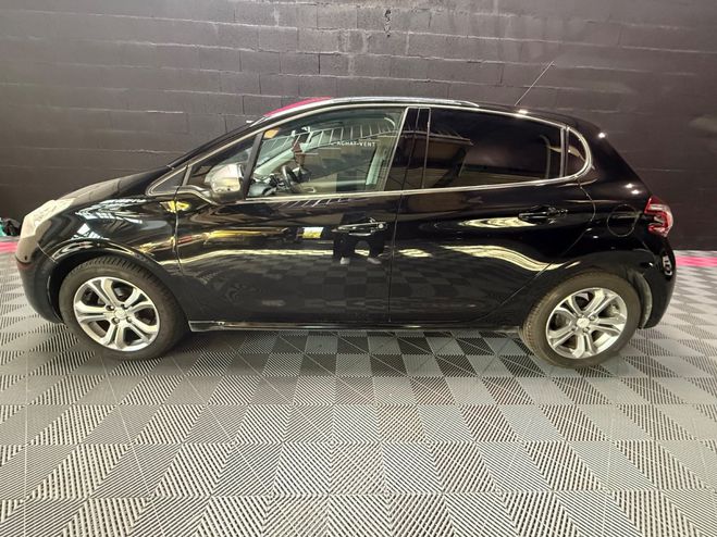 Peugeot 208 1.2 VTi 82ch BVM5 Street (1ERE MAIN) Noir de 2012