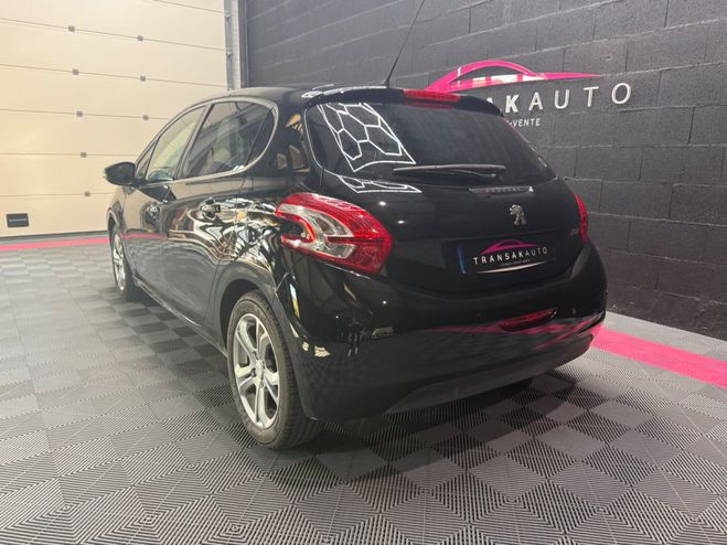 Peugeot 208 1.2 VTi 82ch BVM5 Street (1ERE MAIN) Noir de 2012