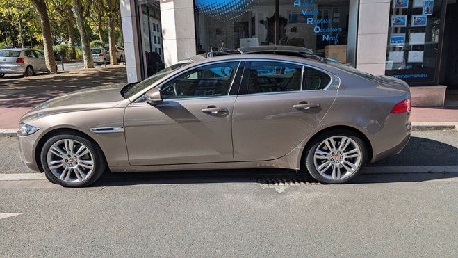 Jaguar XE 2.0 200 12CV PRESTIGE AUTO Or Mtallis de 2015