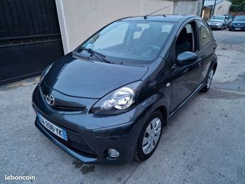  Voir détails -Toyota Aygo mc 1.0 vvti dynamic à Argenteuil (95)