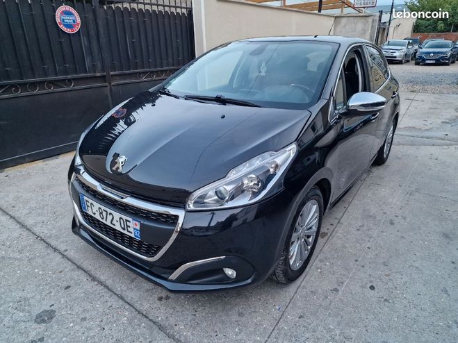 Peugeot 208 essence 110ch s&s allure boite automatiq Noir de 2019