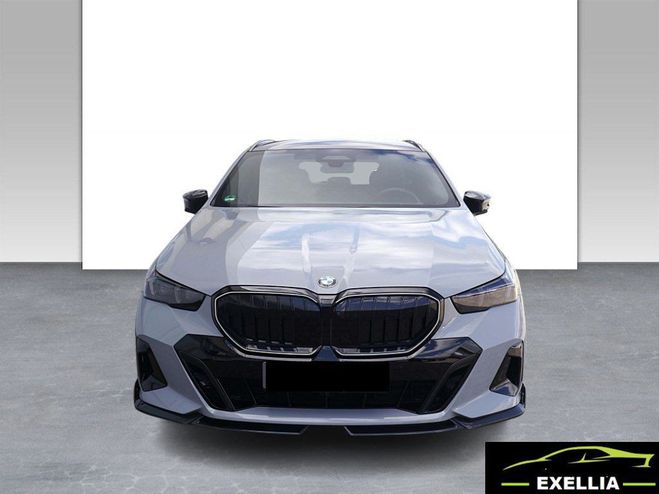 Cliquer pour voir la photo suivante BMW Serie 5 540d XDRIVE TOURING M EDITION PACK PERFO GRIS BROOKLYN de 2025