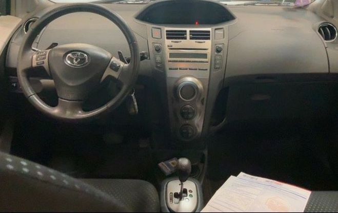 Toyota Yaris 100 VVT-I CONFORT PACK MMT 5P Gris F de 2010