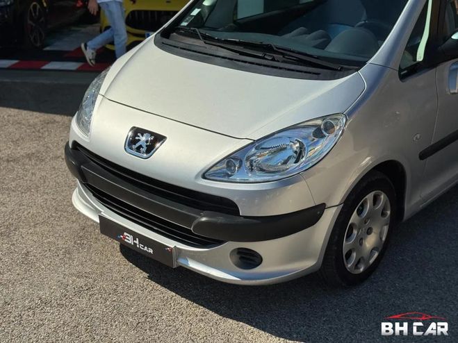 Peugeot 1007 1.4 HDI 70 TRENDY Gris de 2008