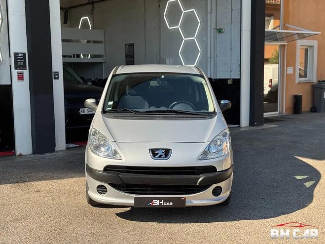 Peugeot 1007 1.4 HDI 70 TRENDY Gris de 2008